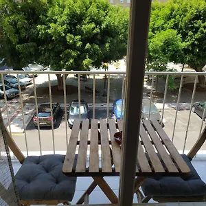 En Compartido Delicias Cerca Del Mar, Aeropuerto, Ave Y Metro Homestay Malaga